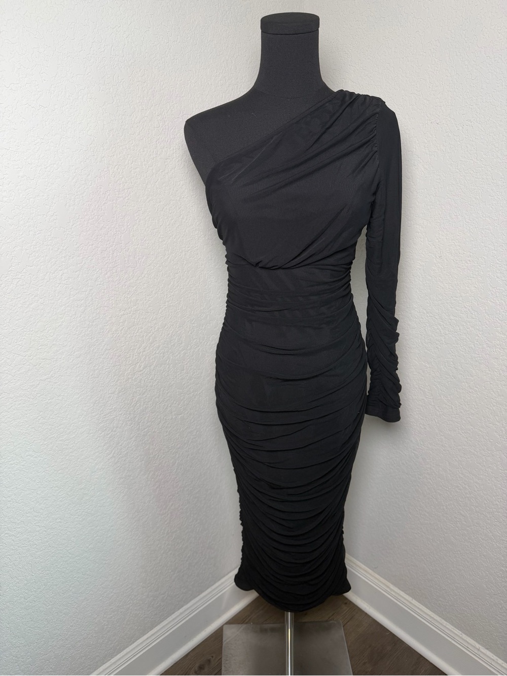 One-Shoulder Black Ruched Midi Dress